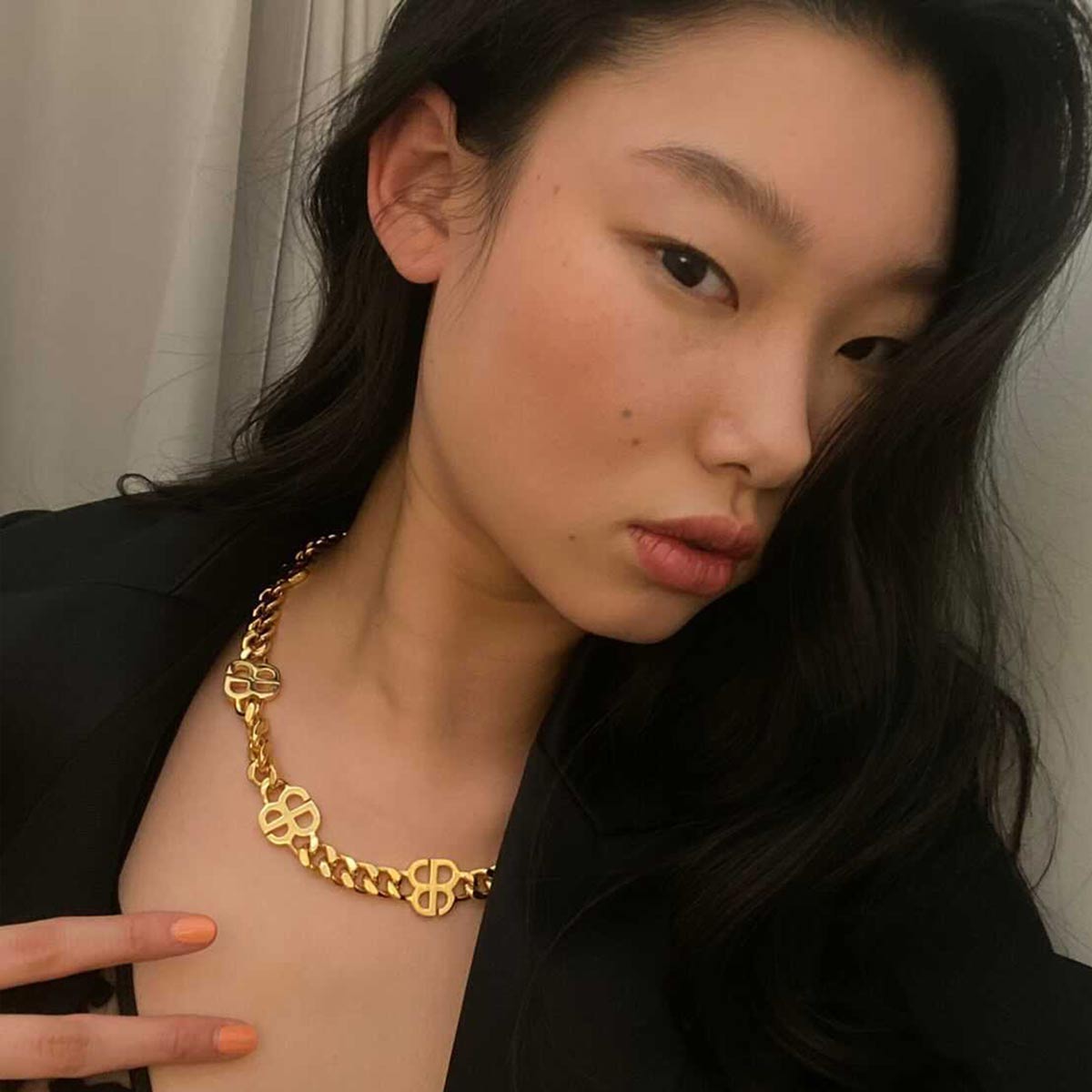 model wearing blegati jewellery, gold choker chain